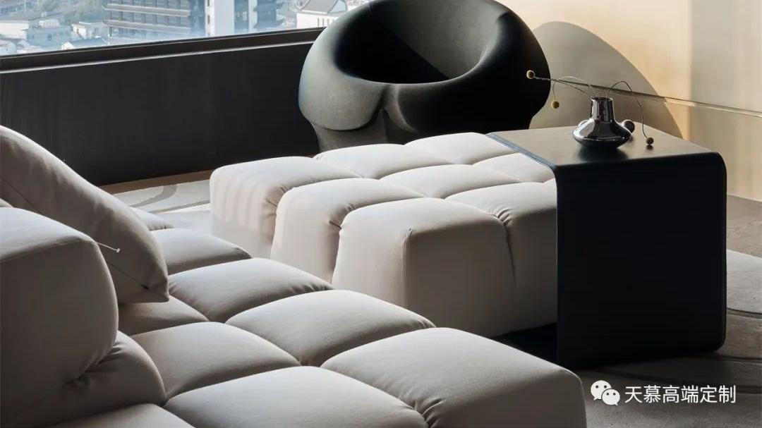 87㎡极简定制，单身的她为自己打造最舒适的居所