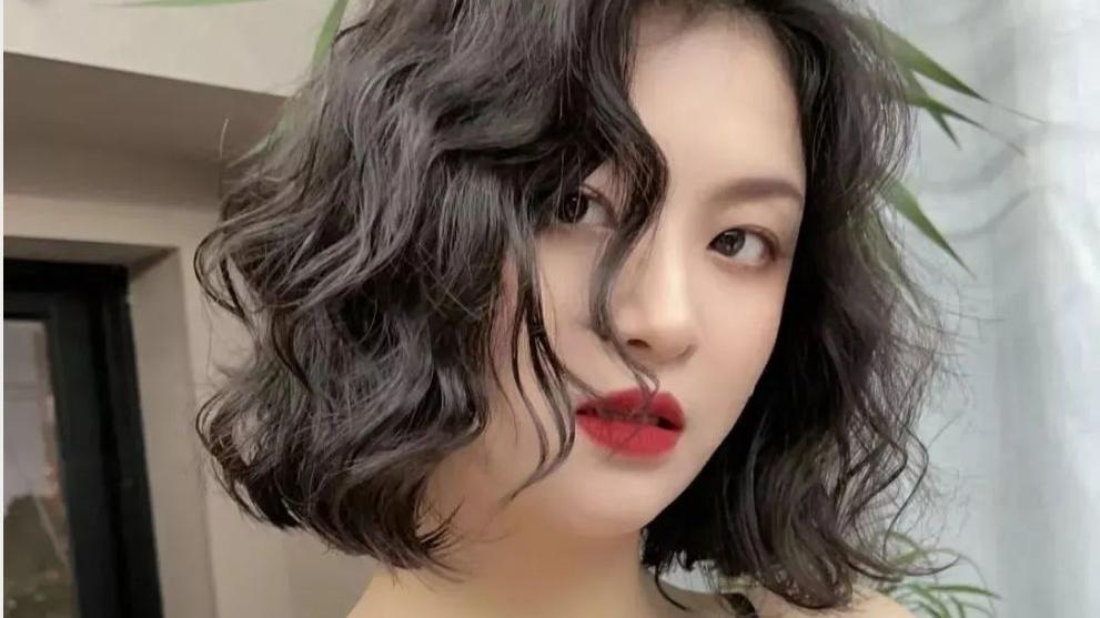染发 女发怎么选？烫卷染染大不一样，好看时尚就像小仙女
