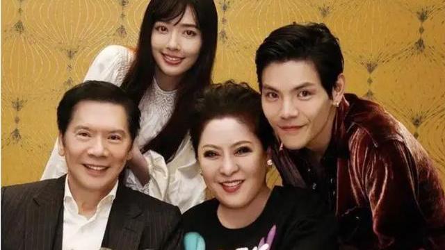 郭碧婷|郭碧婷二胎向太满面春风，已备好大礼相送，对儿媳宠爱展露无遗