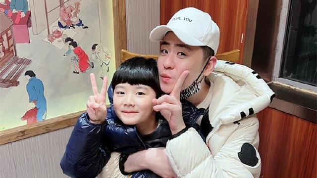 冯照洋|德云社大哥冯照洋晒照，称呼儿子是“大佬”，粉丝：轩轩真帅