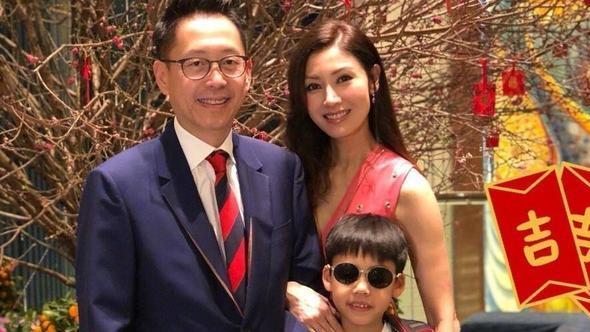 李嘉欣|李嘉欣给宠物狗庆生，脸蛋圆润气色好，奢华蛋糕很吸睛