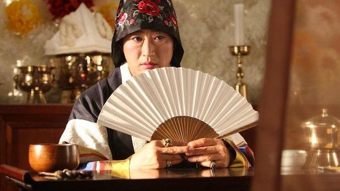 护士|曾是护士却阴差阳错成为演员，丈夫去世15年，独自抚养女儿至今未嫁