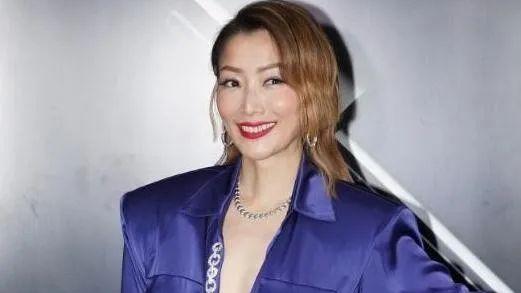 郑秀文|郑秀文周迅撞衫同款裙风格大不同，一个优雅一个前卫，各有各的美