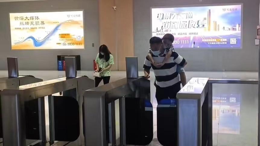 米奇|孙海洋妻子晒外出吃火锅视频，与孙卓孙悦吃香喝辣，小辉辉遭调侃