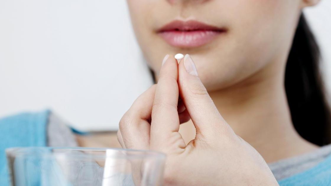 骨质疏松|「阿仑膦酸钠」抗骨质疏松，但很多人没吃对？医生：注意6个细节