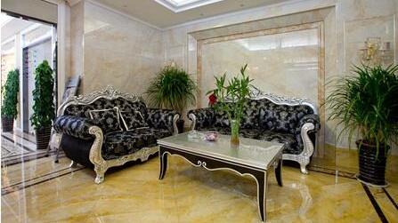 墙面装修到底是乳胶漆好，还是墙纸墙砖好？我家贴错差点重装！