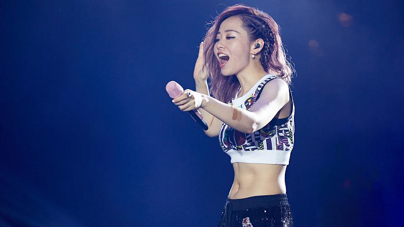 张靓颖|张靓颖“玩命”换的一首歌，果然够猛