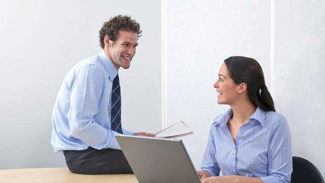 |和领导关系好的人，最后怎么了？同事透露：结果升职加薪却没他份