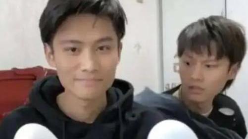 豪门明星|飘了？网红小杨哥疑高调炫富，吃帝王蟹喝茅台，却被拆穿是P图