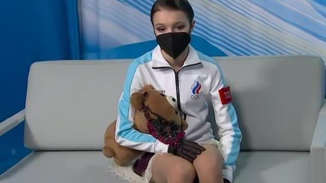国际滑联|牺牲小我！瓦利耶娃：我是故意摔倒的！国际滑联点评：崩盘！