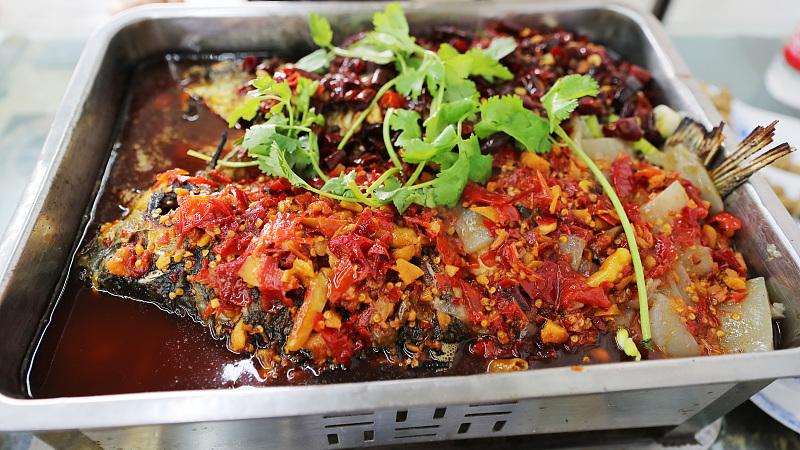 中国人|家常版烤鱼的做法外焦里嫩香辣可口