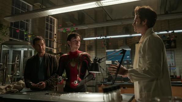 金·卡戴珊|60岁阿汤哥独挑超英大片，主演电影北美夺冠