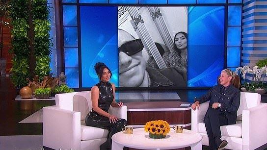 皮特|金卡戴珊穿“液体裙”，炫耀被28岁男友宠溺，名字烙在皮特身上