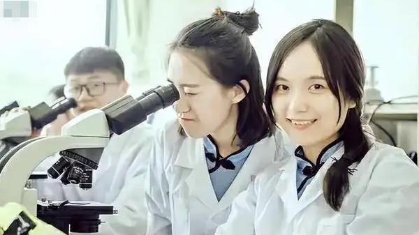 高血压|临床医学和护理专业是绝配？不少医生苦笑：其实护士看不上医生