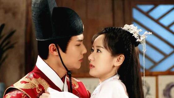 祝卿好|无止境的摔倒、对视、转圈圈……甜宠剧爱好者看了都沉默