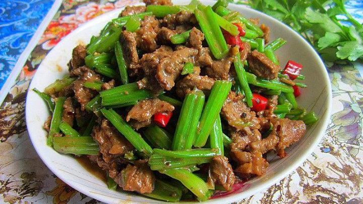 黄瓜|春天皮肤干燥，多吃这5道补水家常菜，润肤又营养，常吃不上火?