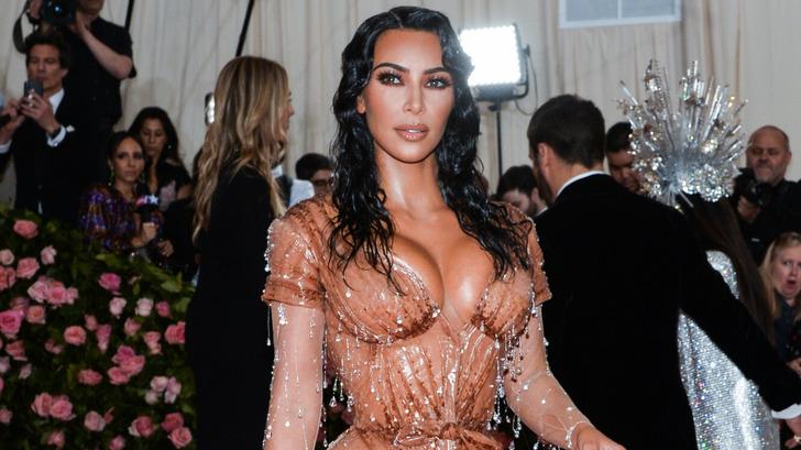 金·卡戴珊|争奇斗艳？费事又烧钱，《蝙蝠侠》新猫女和蕾哈娜算个中翘楚