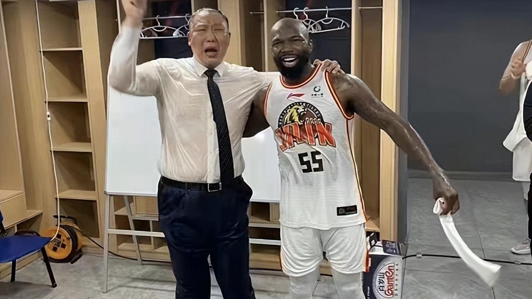 吉林男篮|把首钢主帅都打下课了！吉林三剑客狂砍57分，赛后三人飙泪太感动