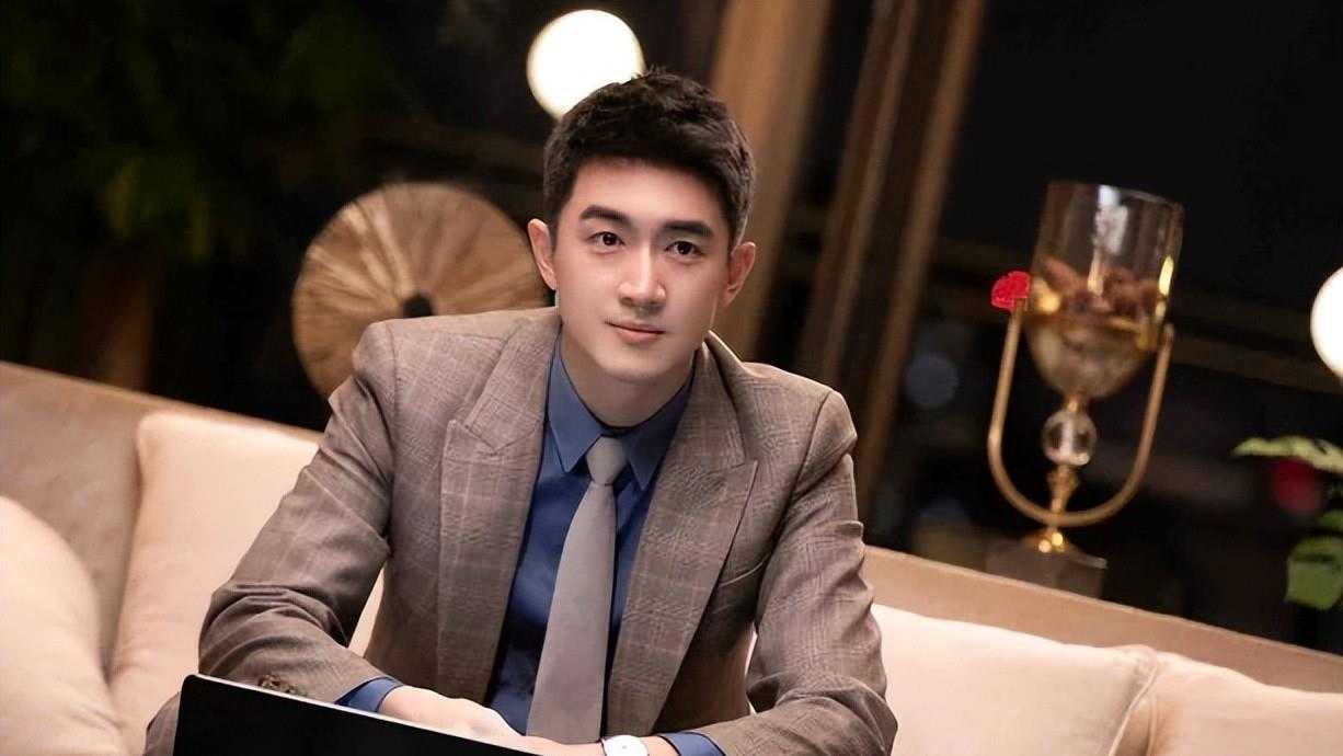 谭松韵|谭松韵林更新首度合作剧《请叫我总监》即将播出，聚焦现代职场人