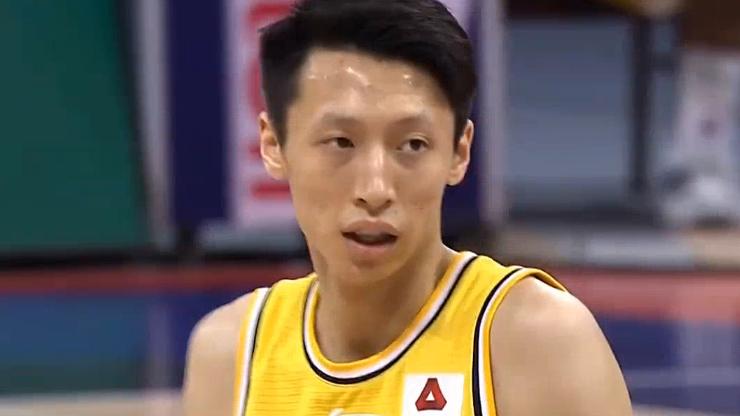 赵岩昊|倒霉！广厦又伤1名核心，被担架车推去治疗，争冠之路蒙上阴影