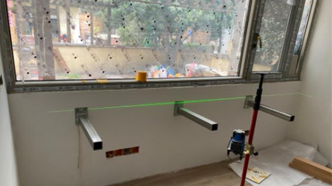 悬空书桌不占地美观，怎么固定？