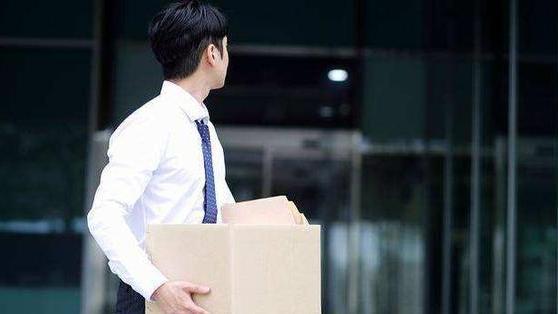 跳槽|2022年，打工人尽量别跳槽或“裸辞”？过来人道出实情，需了解