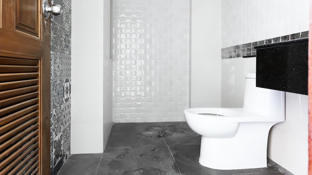 越来越多人卫生间不装马桶，看了他们的设计，突然觉得马桶好low