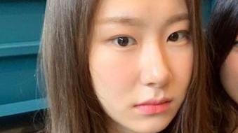 韩国女团|韩国女团成员被质疑整容，曾被骂长得太丑没资格出道