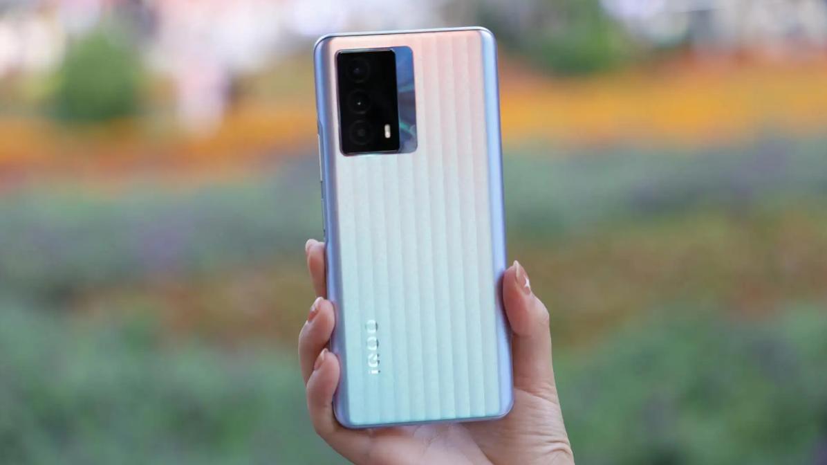 iqoo|再战三年无压力，5000mAh+12GB+256GB，真香千元机续航是亮点