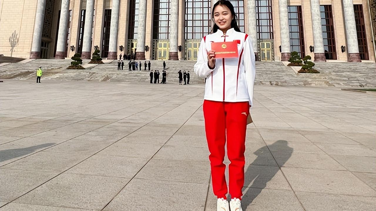 花样滑冰|中国花样滑冰大合照！朱易前排出镜，谷爱凌妈妈霸气发声