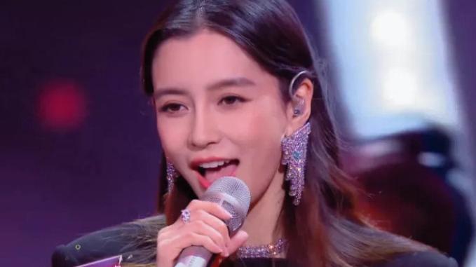 街拍|杨颖元宵状态差到令人唏嘘，哭诉分手原因只有金钱，复出丑闻不断