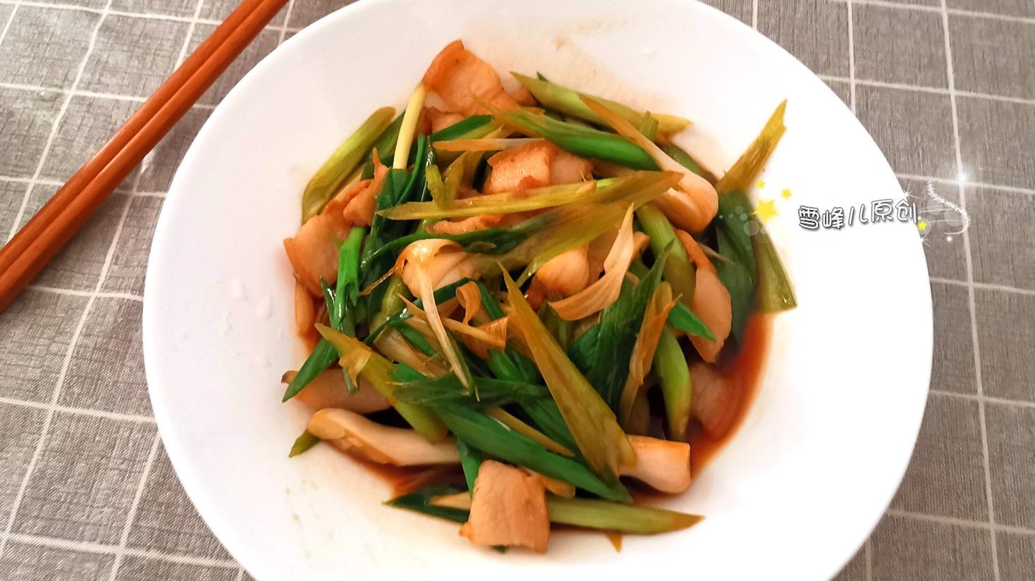 蒜苗|它是“抗菌菜”，春天别错过，杀菌消炎防感冒，简单炒炒真香啊