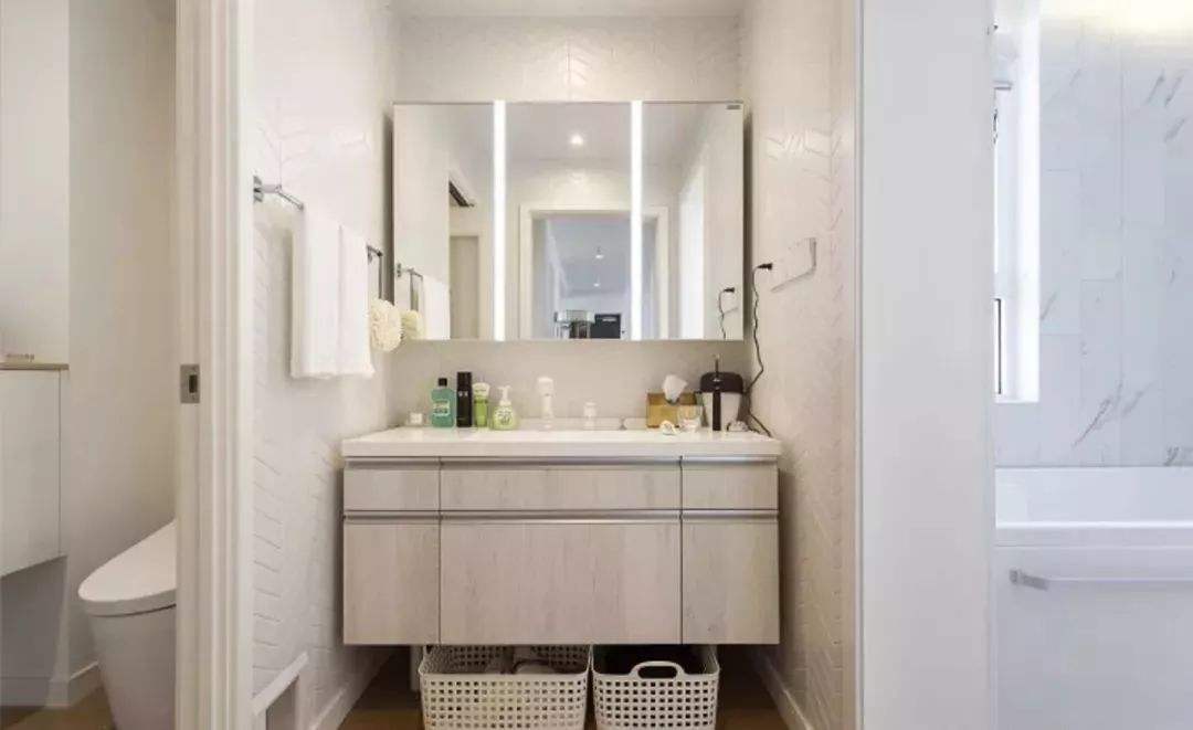 洗手台为何要放在卫生间门外？邻居给出的理由，把我说服了！