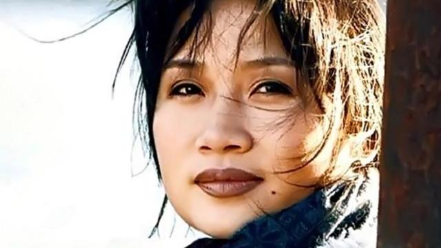 李娜|歌手李娜：不顾母亲流泪劝阻，34岁削发为尼，如今怎样了？