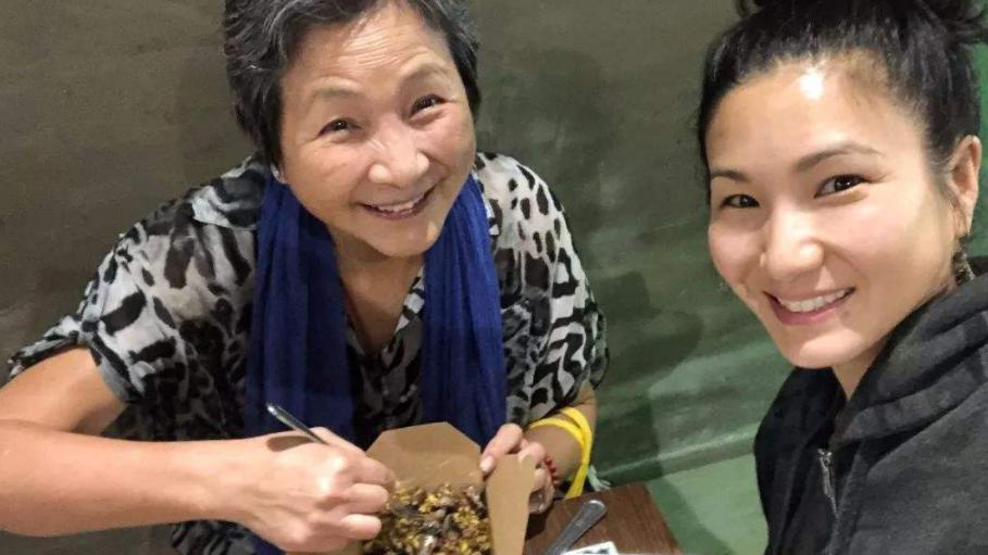 郑佩佩|17岁出道，46岁复出，因拍《唐伯虎点秋香》走红，如今耄耋之年生活难以自理