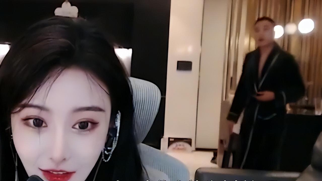 女主播|榜一大哥进房修水管？网红女主播直播出现睡衣男：那是我弟弟