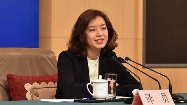 张京|张京：最美外交翻译官，被称“冰山女神”，私下是甜美爱笑的女孩