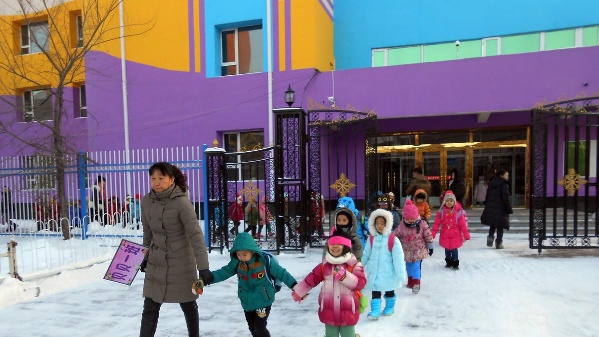 幼儿园|孩子上幼儿园后，宝妈找工作为难？老人不误带娃月赚八千，可借鉴