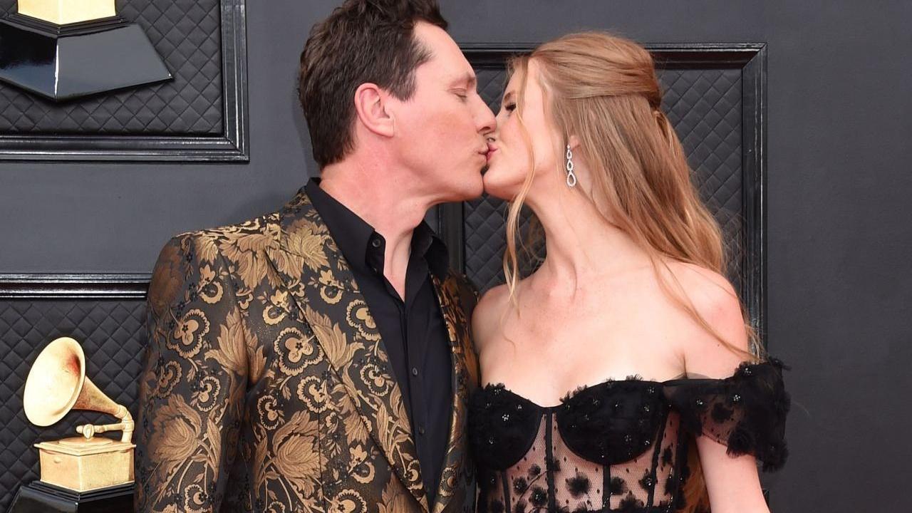 格莱美奖|众星参加格莱美奖颁奖礼，群芳争艳，一个比一个大胆、豪放、性感