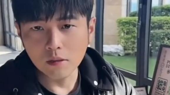 赵今麦|周杰伦43岁生日，方文山发文送祝福！评论高赞：你好爱他！