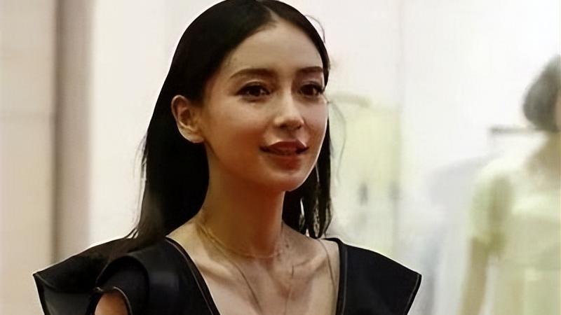 穿衣搭配 那些瘦得可怕的女星：有人仅66斤，还有人一餐只吃10粒米