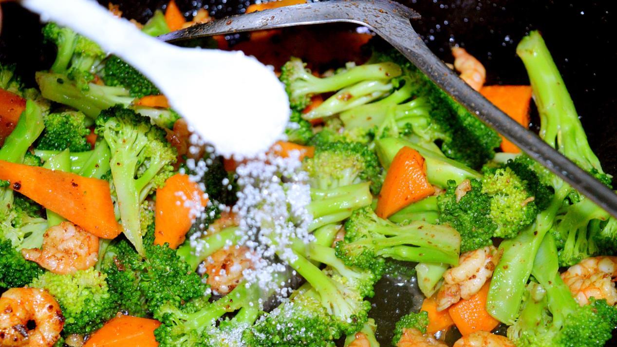 山药|家常小炒西蓝花，清新爽口，低脂营养高，味道鲜美还不胖，好吃