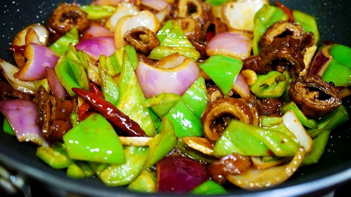 肥肠|所谓的“米饭杀手”，筋道十足，又辣又香，不知不觉多吃2碗米饭