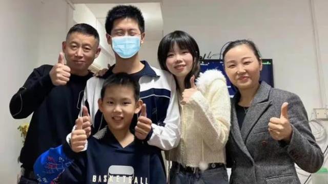 |孙海洋晒包子店配文“凡尔赛”，网友：确实有两把刷子