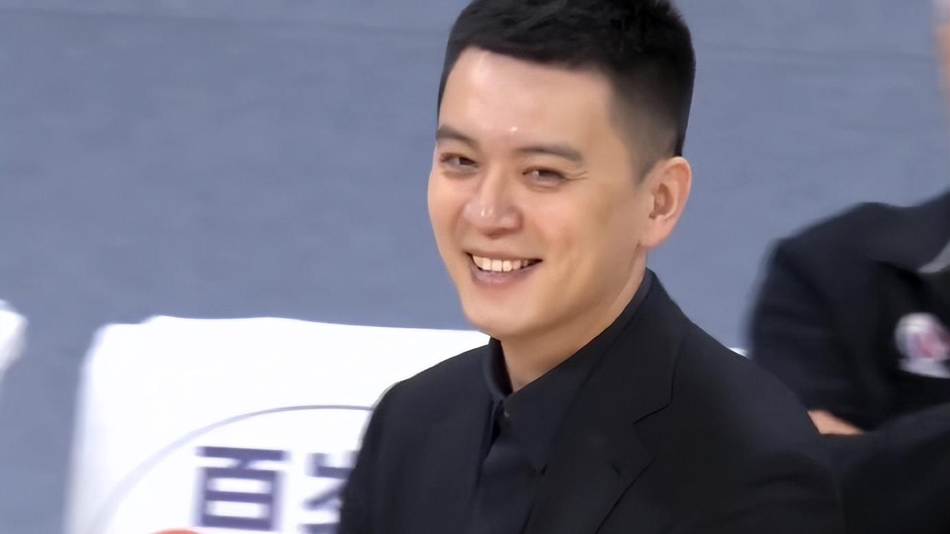 广东男篮|莫兰德争吵后罢赛回更衣室，解说嘲讽广东MC+裁判，这还咋打？