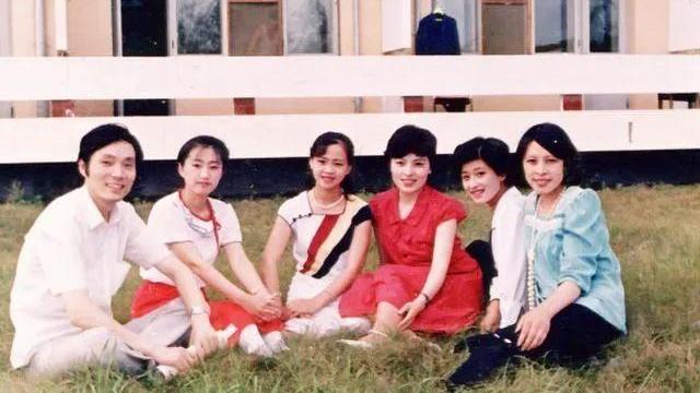 李瑞英|李瑞英：儿子坠楼仍坚持工作，惹观众怒骂太冷血，她却说“不后悔”