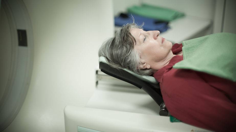 医生|能精准发现癌细胞？这种检查项目，为何医生却不建议大家都去做？