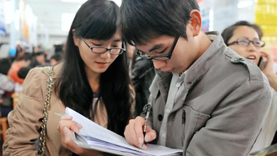 蓝牙耳机|不想录用就直说！手机号码倒数第五位为“5”不行，用人标准是啥