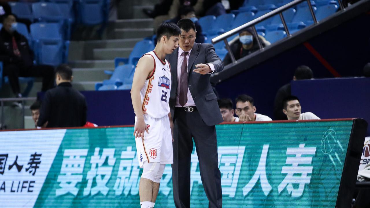 田鹏飞|CBA争议球队再换帅！雅尼斯或走马上任，全力冲击季后赛