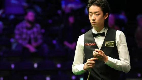梁文博|中国斯诺克再创佳绩！9人晋级排名赛32强，吴宜泽5-0速胜会师鲁宁